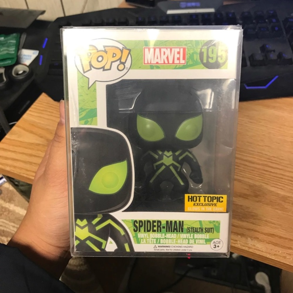 Spider-man stealth suit funko pop hot topic exclus